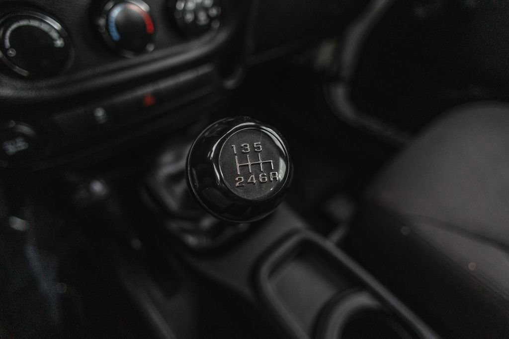 Used 2015 Jeep Wrangler Sport AWD/4WD image 17