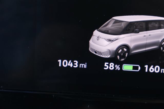 Certified 2025 Volkswagen ID. Buzz Pro S RWD image 2
