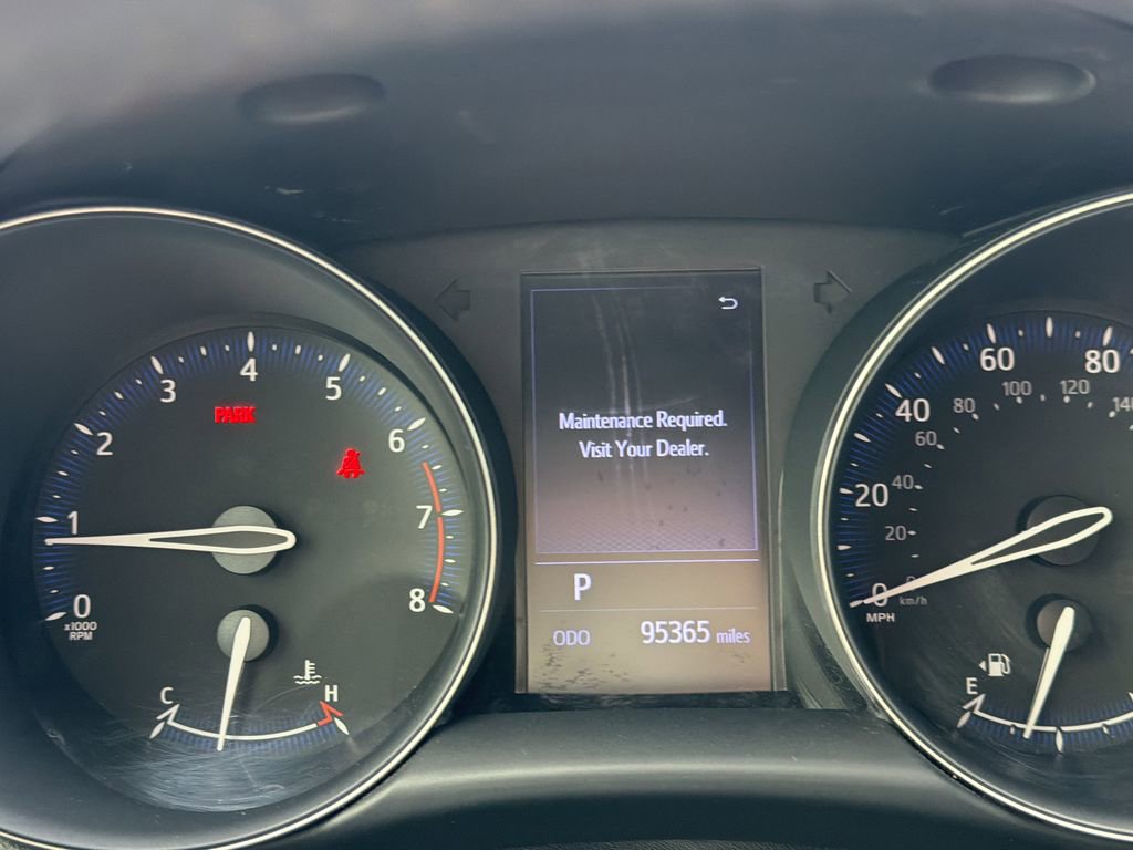 Used 2020 Toyota C-HR XLE image 25