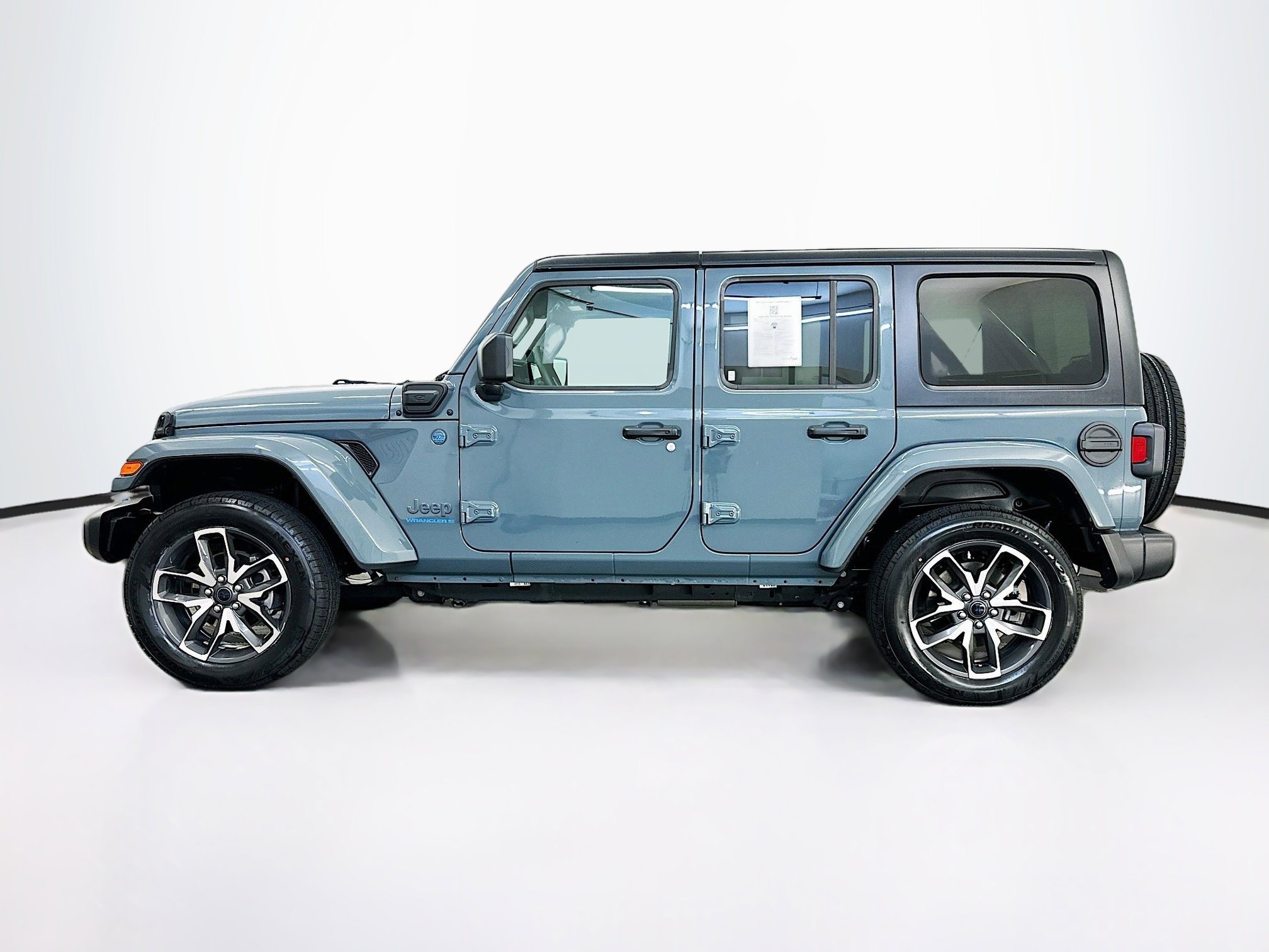 Used 2024 Jeep Wrangler Unlimited w/ Convenience Group AWD/4WD image 4