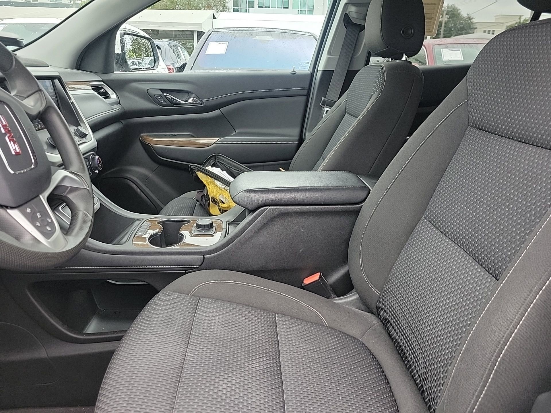 Used 2023 GMC Acadia SLE image 25