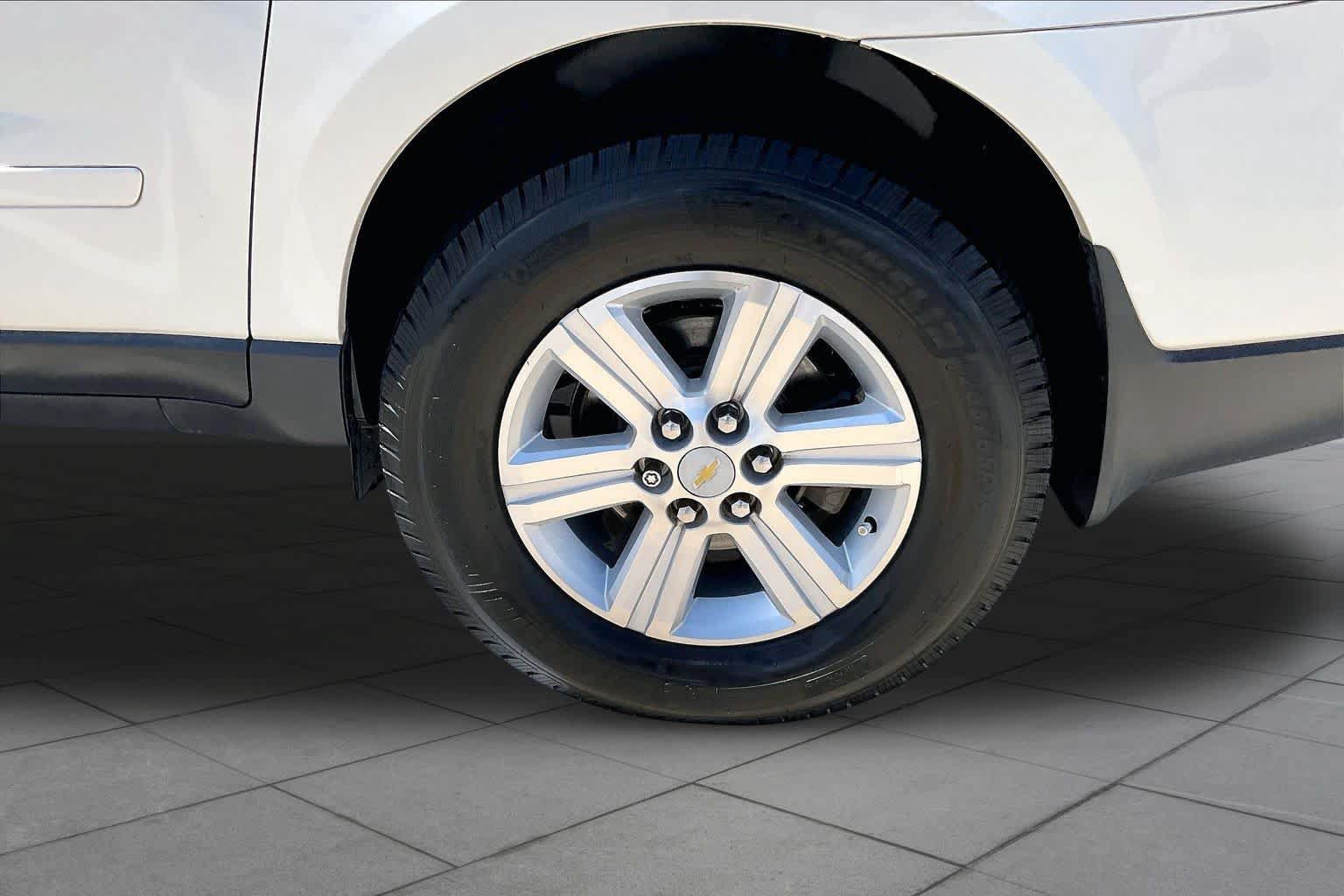 Used 2013 Chevrolet Traverse LT FWD image 11