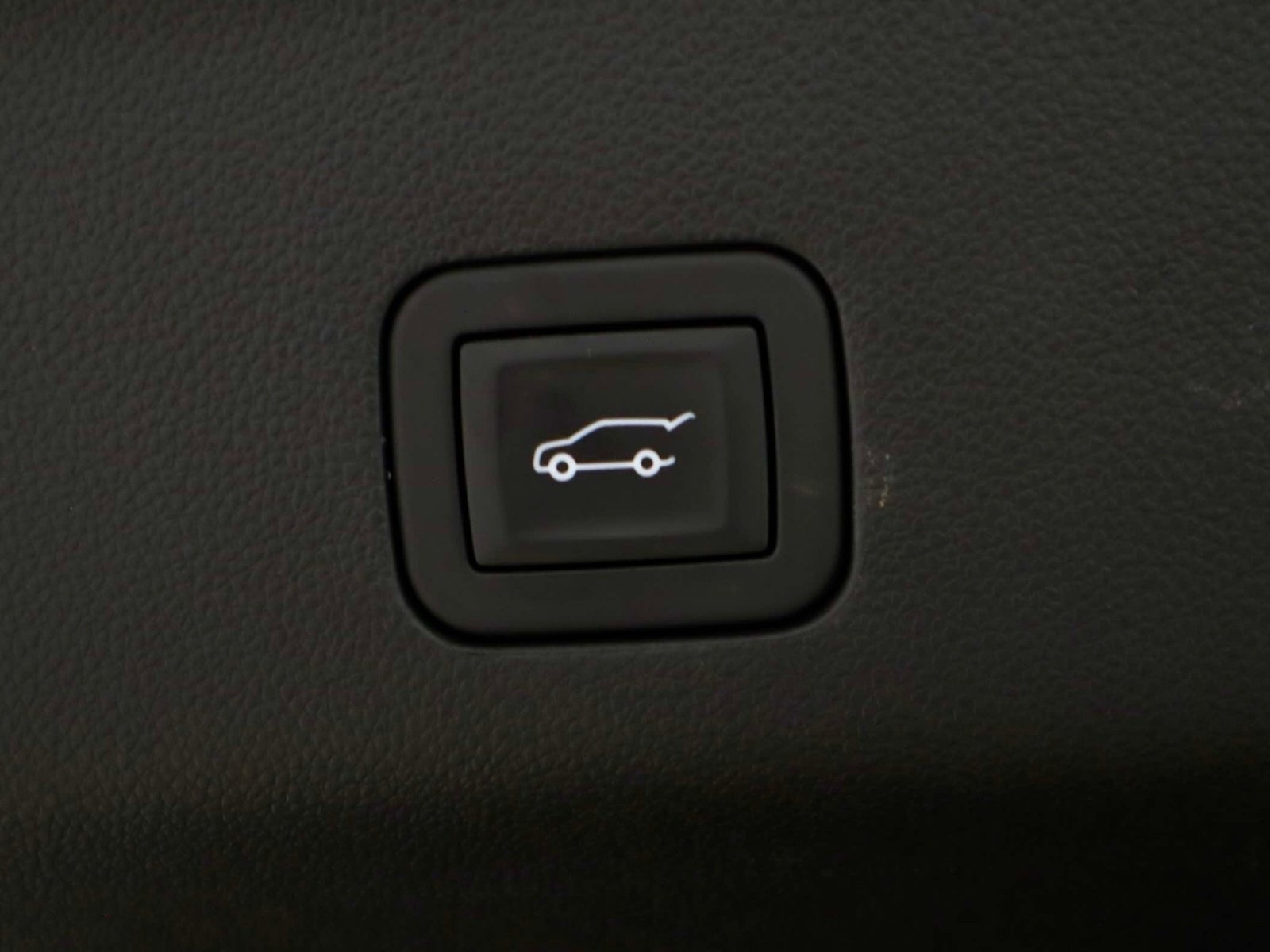 Used 2025 Chevrolet Tahoe High Country AWD/4WD image 11