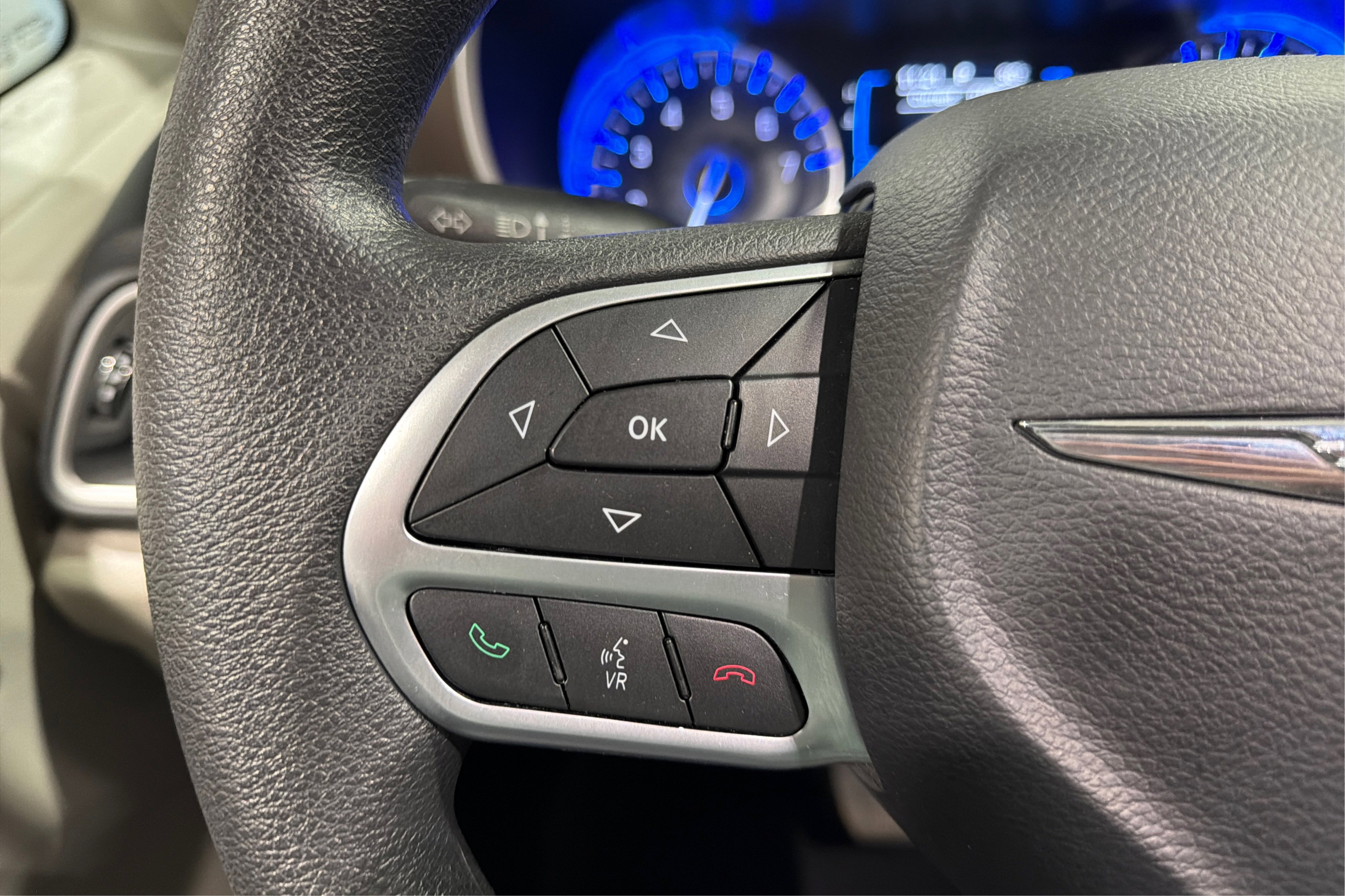 Used 2017 Chrysler Pacifica LX w/ Tire & Wheel Group FWD image 23