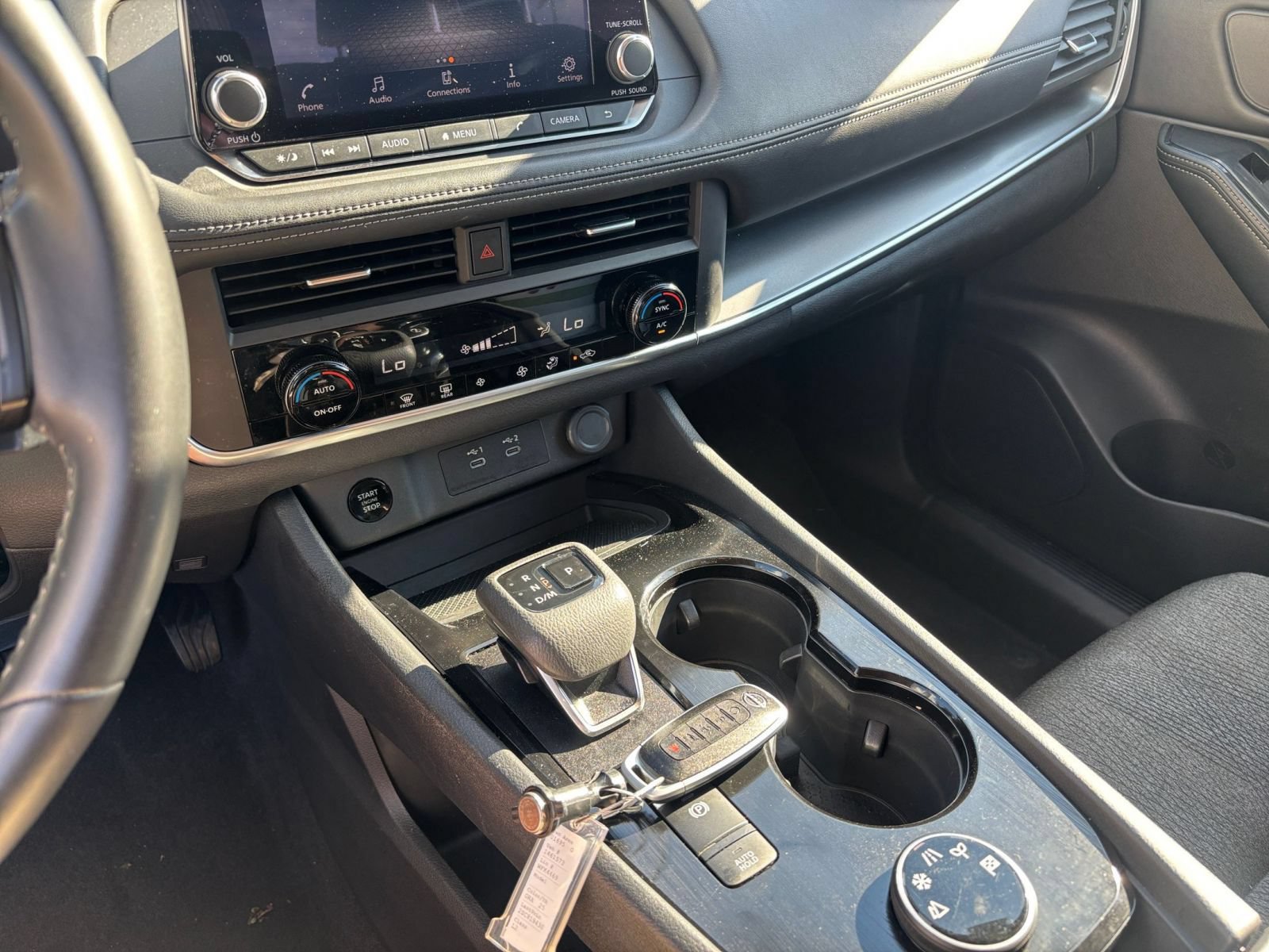 Used 2025 Nissan Rogue SV AWD/4WD image 19