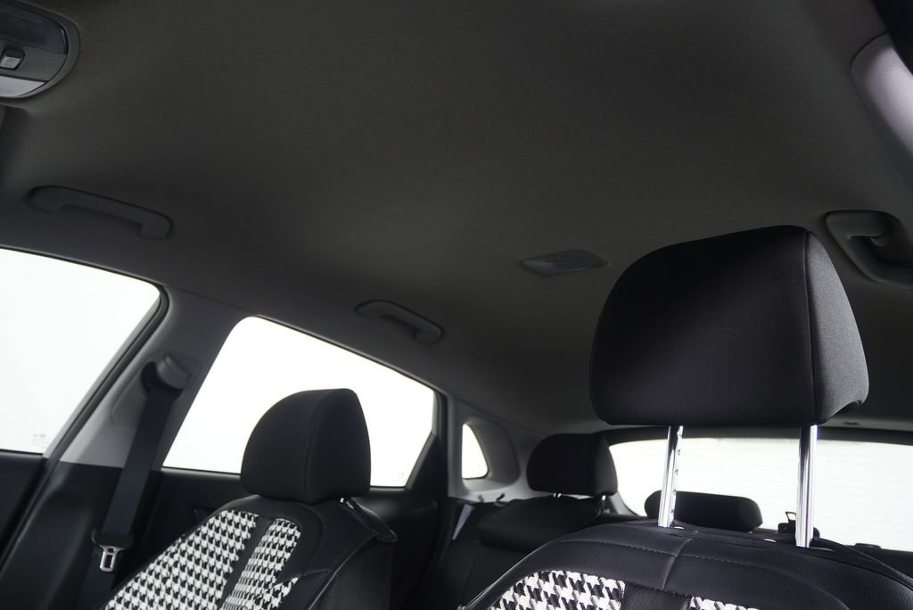 Used 2023 Hyundai Kona SE image 9