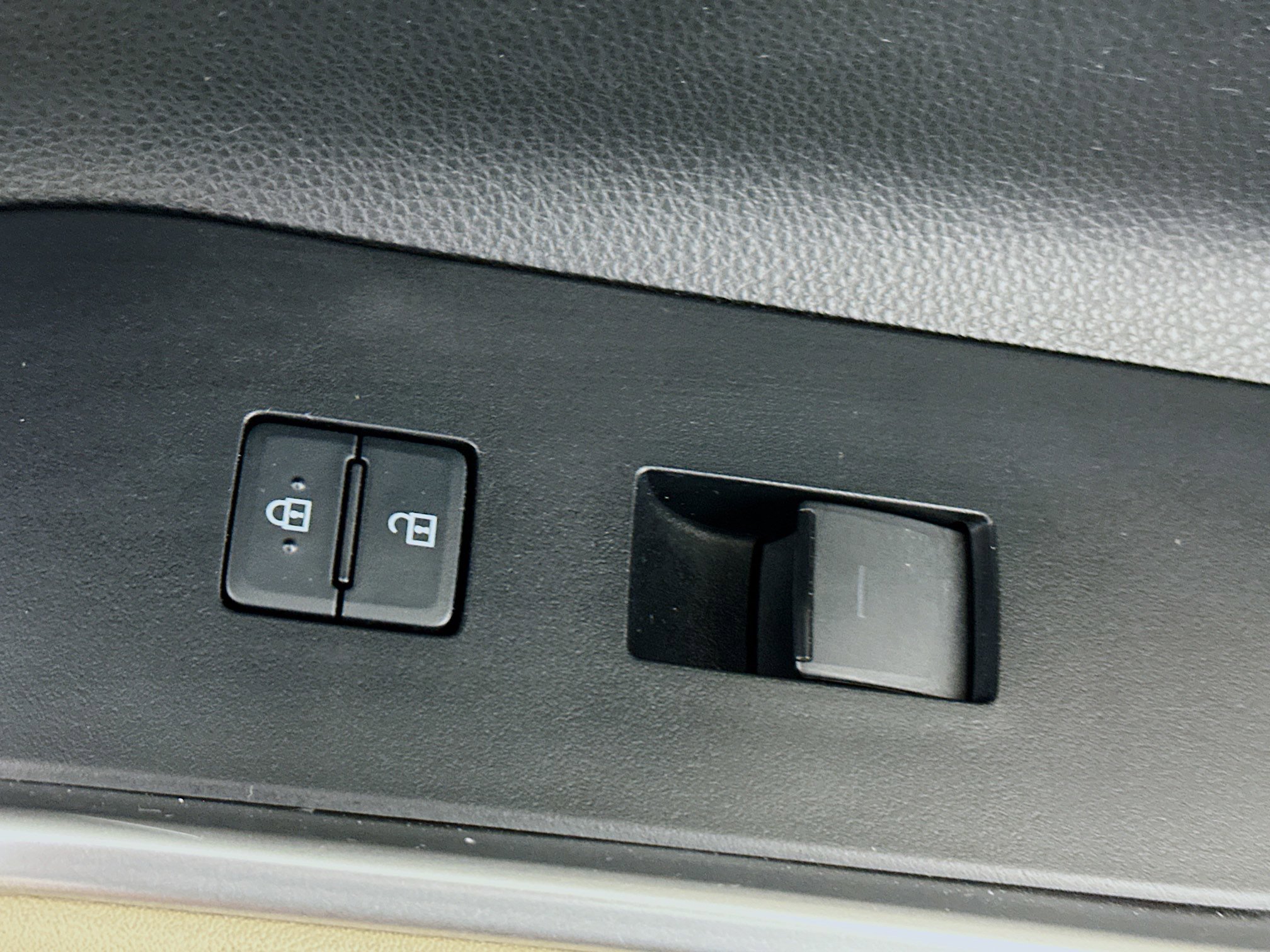 Used 2023 Toyota Highlander XLE image 29