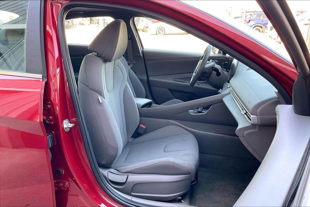 Used 2025 Hyundai Elantra SEL image 7