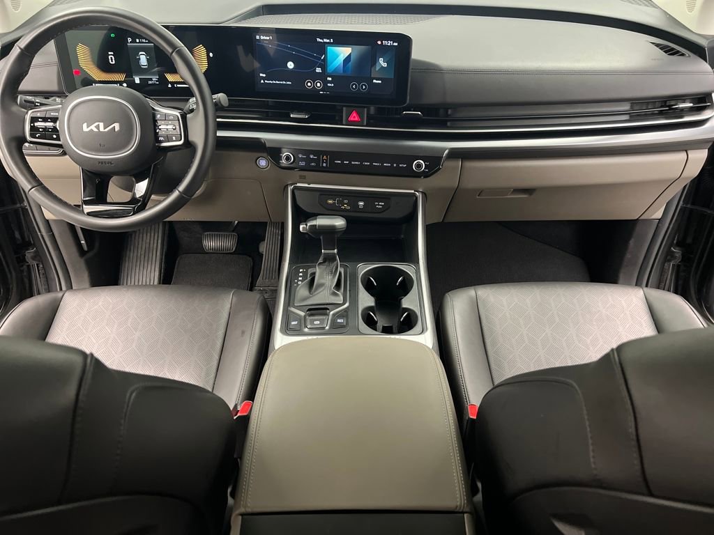 Used 2025 Kia Carnival image 46