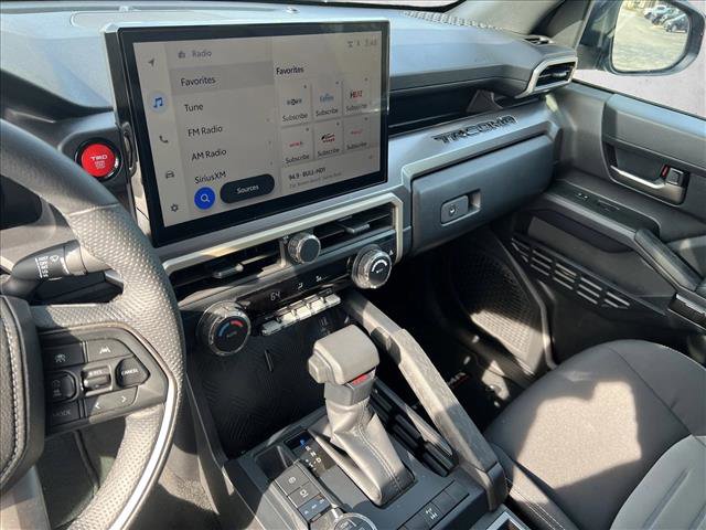 Used 2025 Toyota Tacoma TRD Off-Road image 15