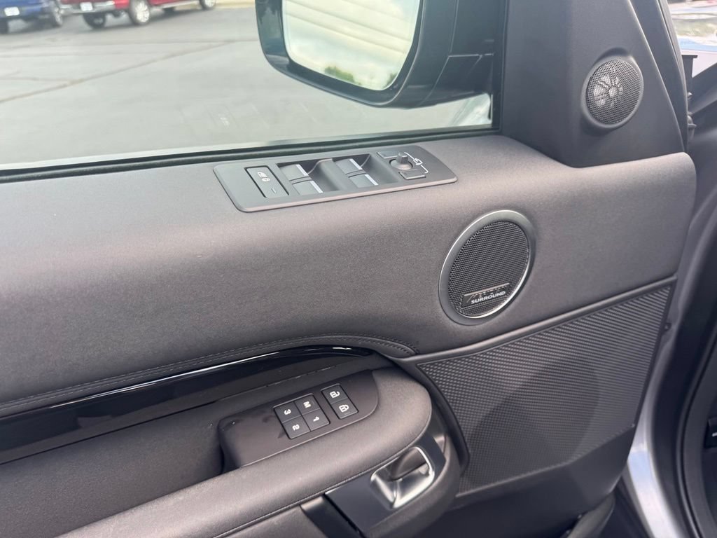 Used 2024 Land Rover Discovery S AWD/4WD image 3
