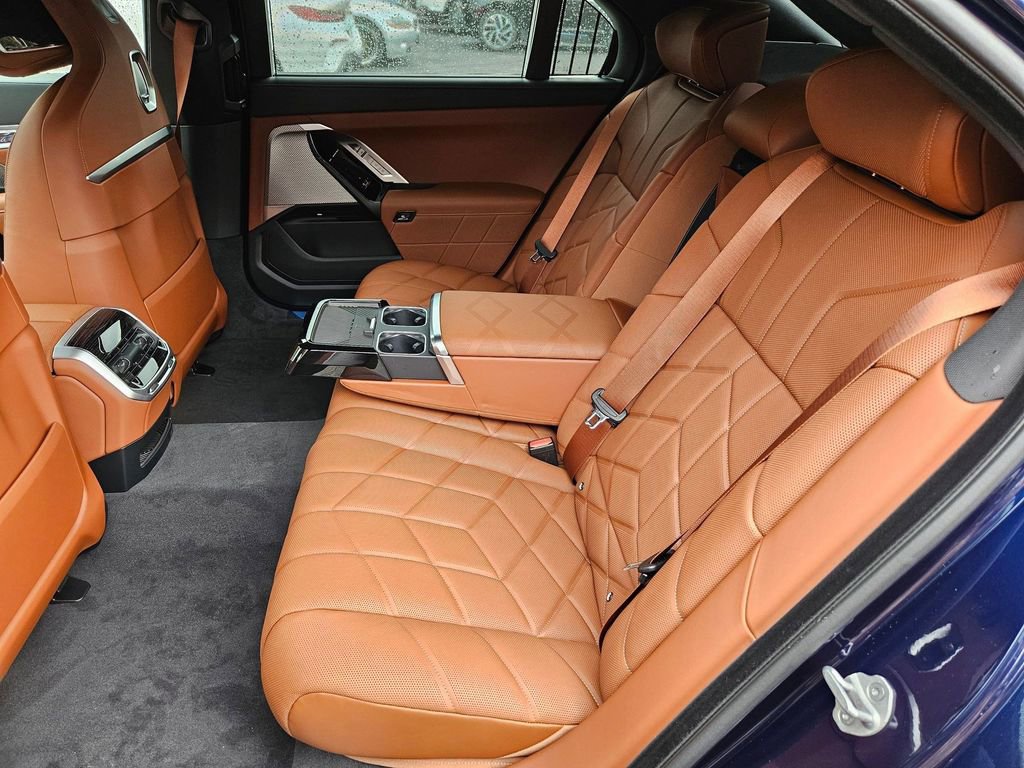 Used 2026 BMW i7 xDrive60 image 21