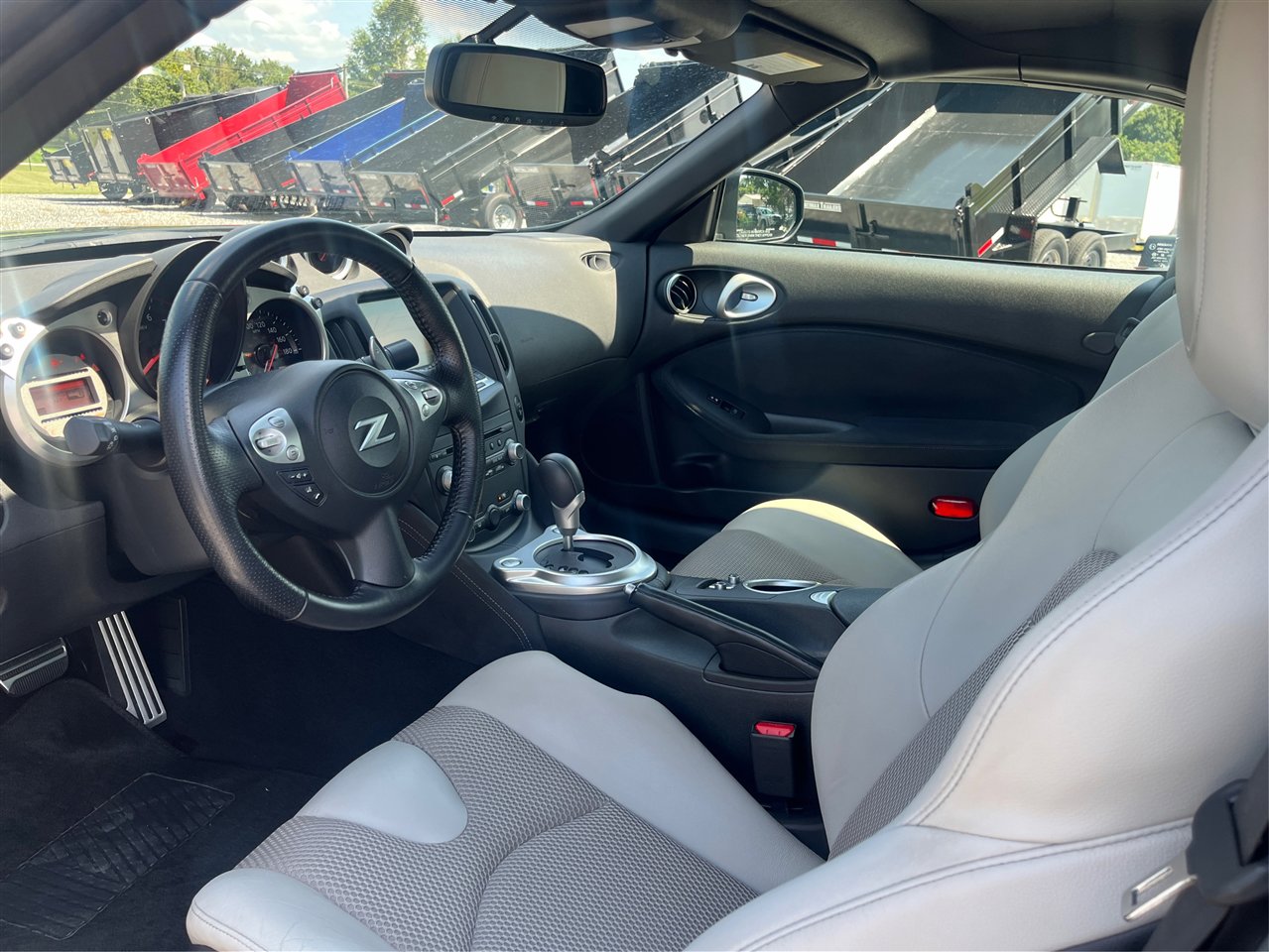 Used 2011 Nissan 370Z Touring w/ Sport Pkg image 9