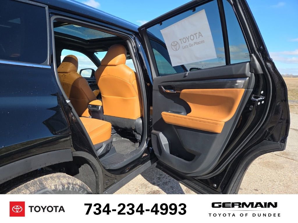 New 2026 Toyota Highlander Platinum image 28
