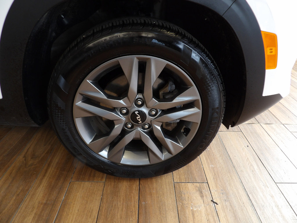 Used 2023 Kia Seltos S image 4