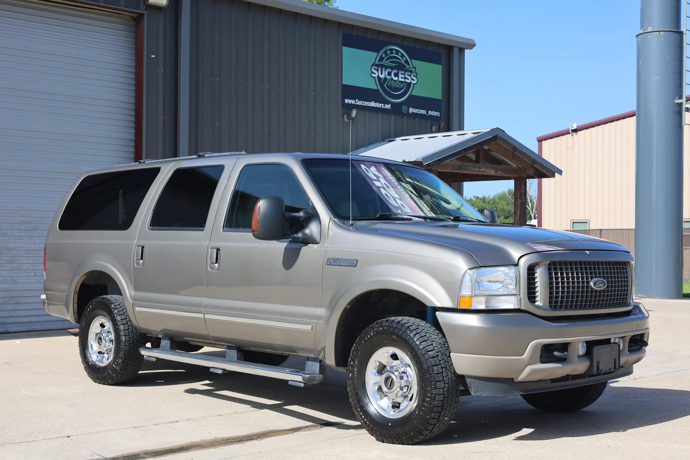 Used 2004 Ford Excursion Limited AWD/4WD image 1