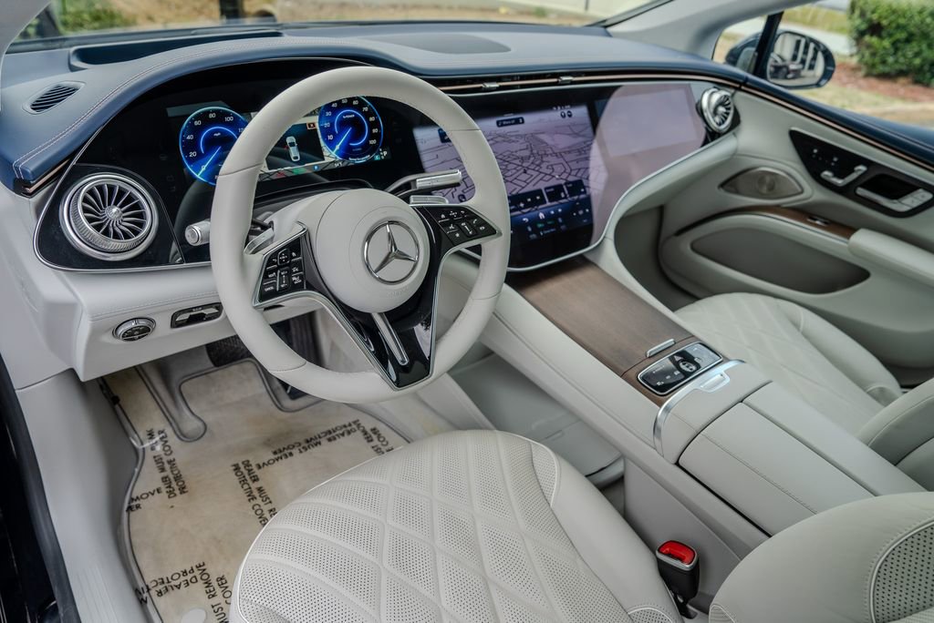Used 2023 Mercedes-Benz EQS 580 4MATIC Sedan image 12
