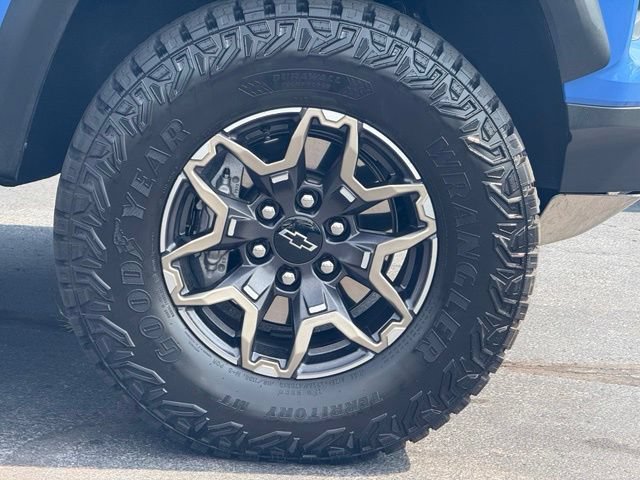 Used 2026 Chevrolet Colorado ZR2 w/ Technology Package AWD/4WD image 14