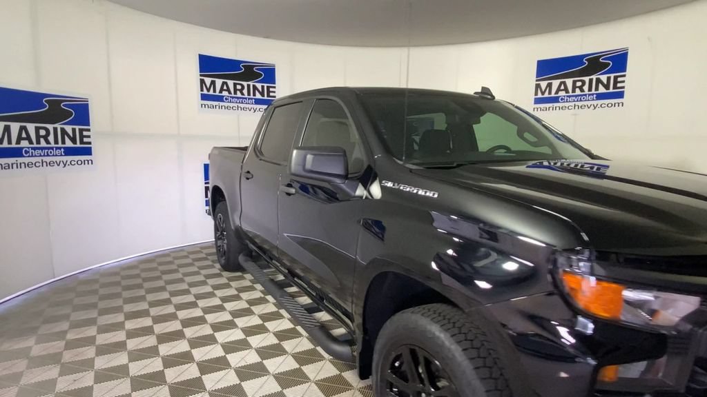 Used 2023 Chevrolet Silverado 1500 Custom AWD/4WD image 4