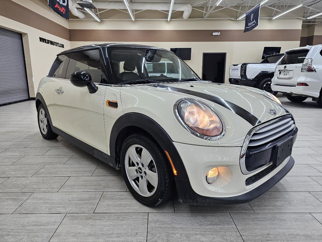 Used 2016 MINI Cooper 2-Door Hardtop image 5