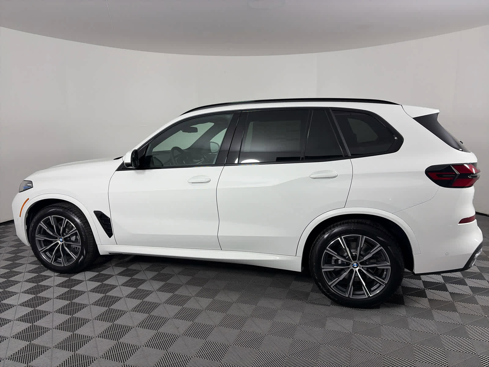 New 2026 BMW X5 sDrive40i w/ M Sport Package RWD image 11