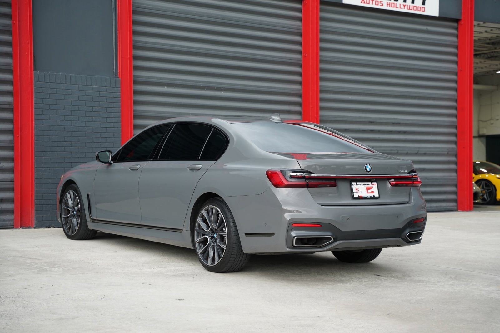 Used 2022 BMW 740i w/ M Sport Package RWD image 14