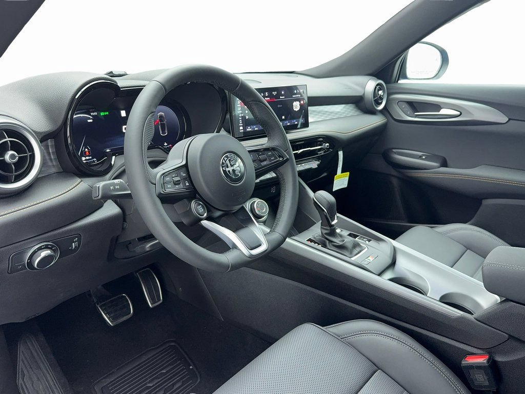 New 2025 Alfa Romeo Tonale w/ Premium Package AWD/4WD image 14