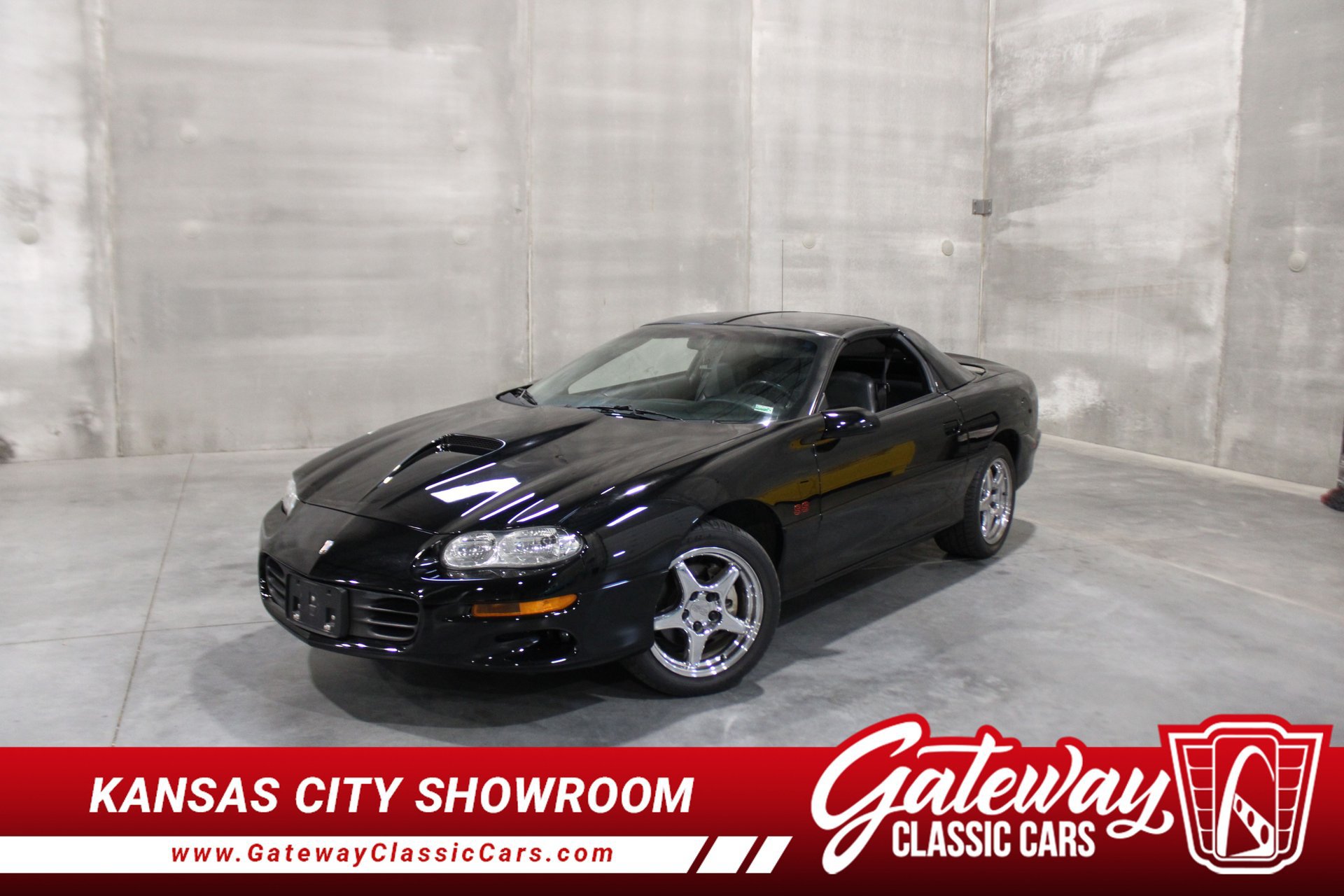Used 2000 Chevrolet Camaro Z28 w/ SS Performance/Appearance Pkg RWD image 1