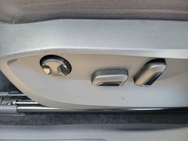 Certified 2024 Volkswagen Tiguan SE FWD image 19
