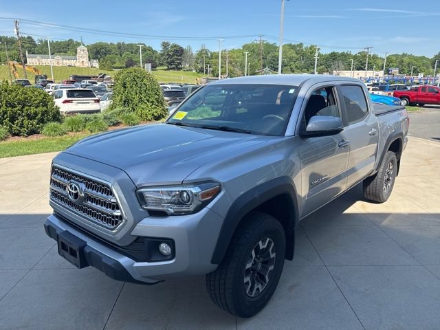 Used 2017 Toyota Tacoma TRD Off-Road w/ Tow Package (A/T) AWD/4WD image 3