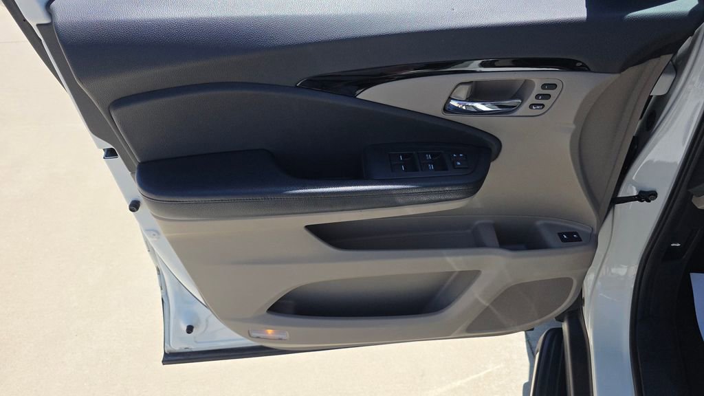 Used 2016 Honda Pilot Touring image 25