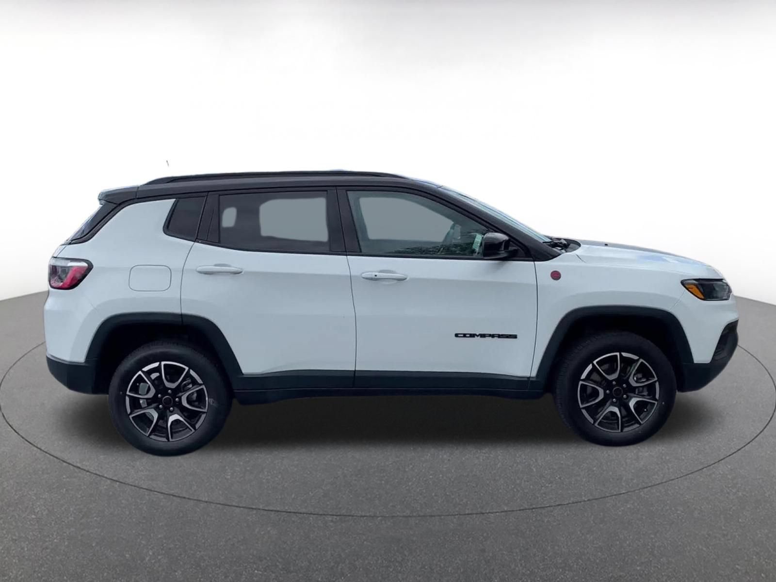Used 2025 Jeep Compass Trailhawk AWD/4WD image 16