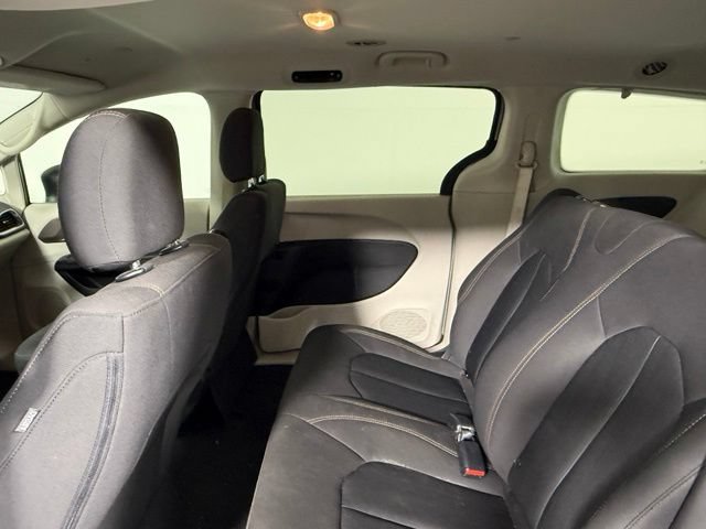 Used 2018 Chrysler Pacifica L FWD image 32