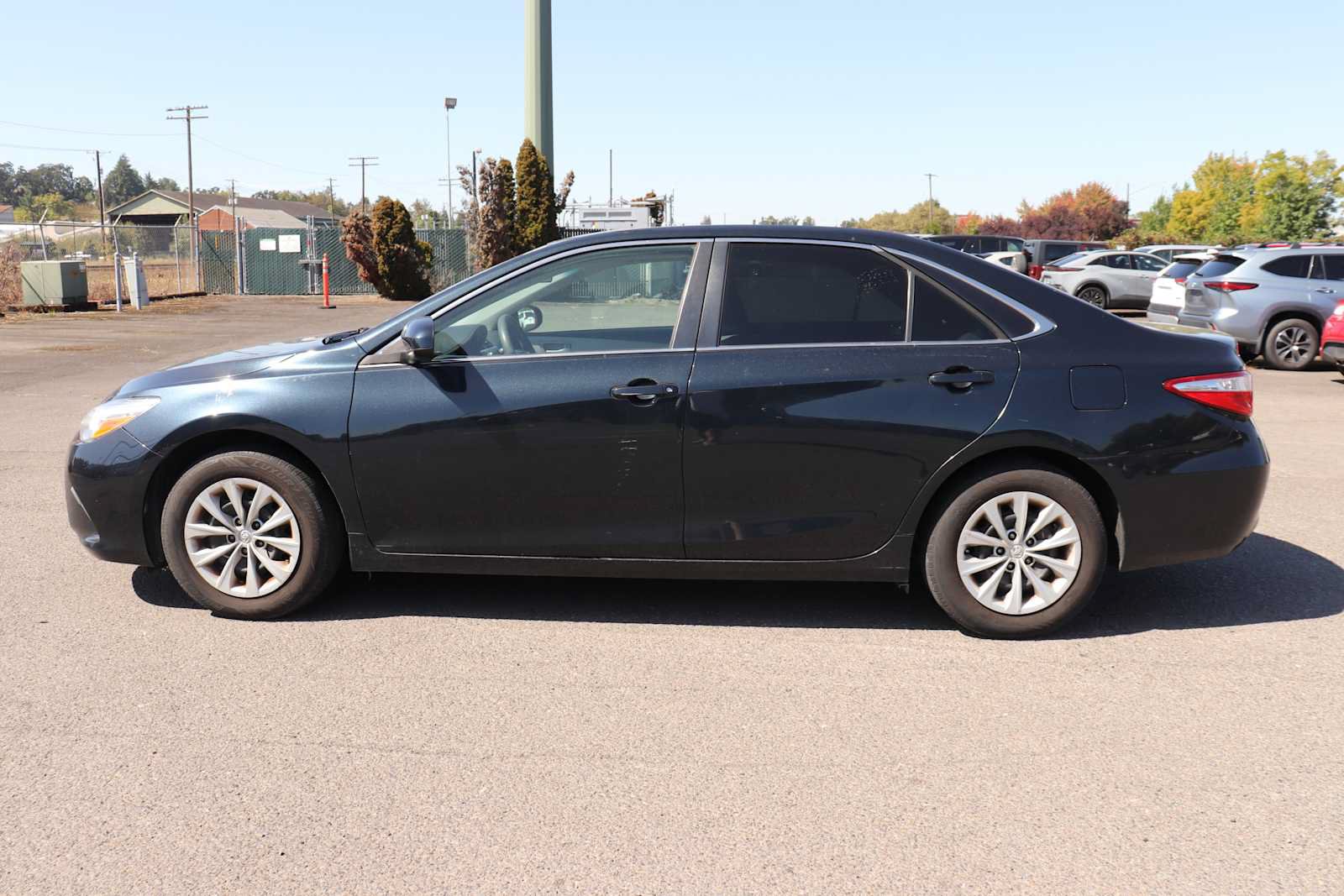 Used 2015 Toyota Camry LE FWD image 8