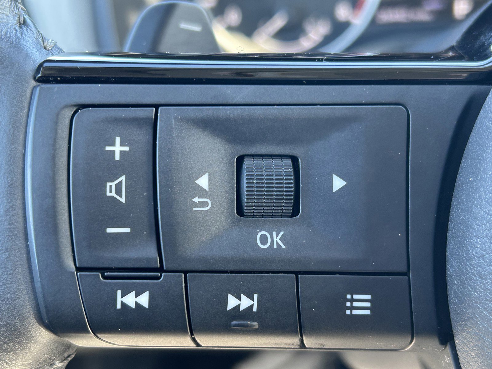 Used 2023 Nissan Rogue SL w/ SL Premium Package image 20