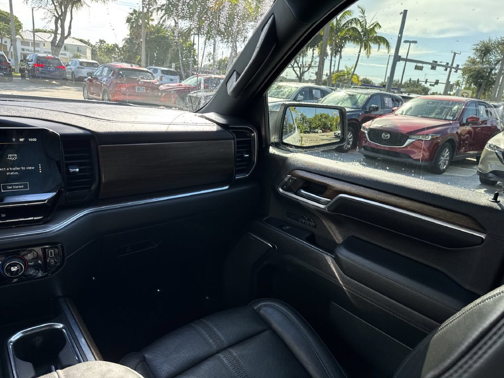 Used 2022 Chevrolet Silverado 1500 High Country w/ Technology Package AWD/4WD image 15