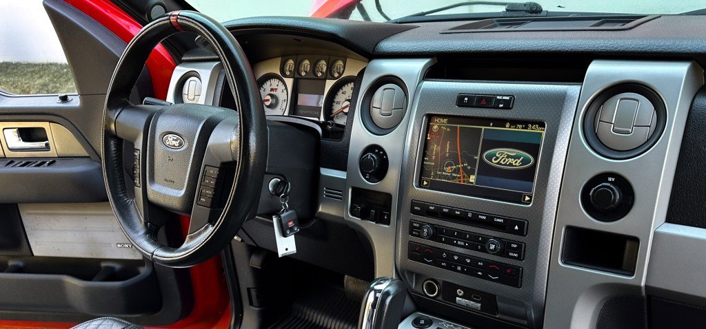 Used 2010 Ford F150 Raptor AWD/4WD image 31