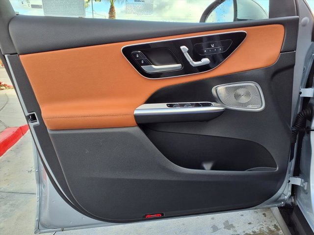 Used 2025 Mercedes-Benz GLC 300 image 12