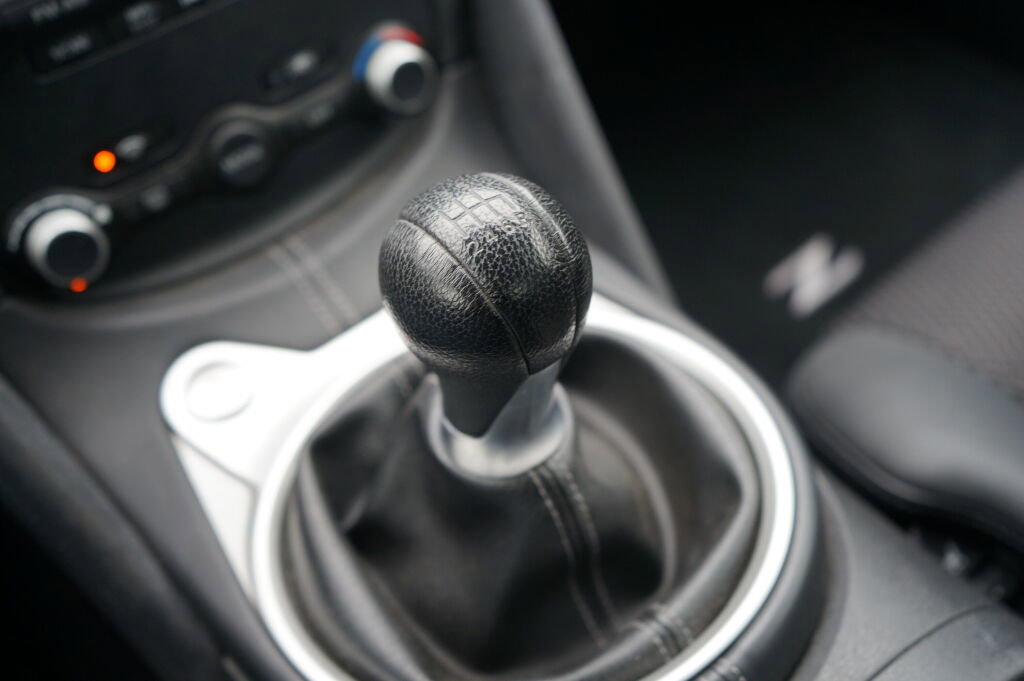 Used 2010 Nissan 370Z Touring w/ Sport Pkg RWD image 18