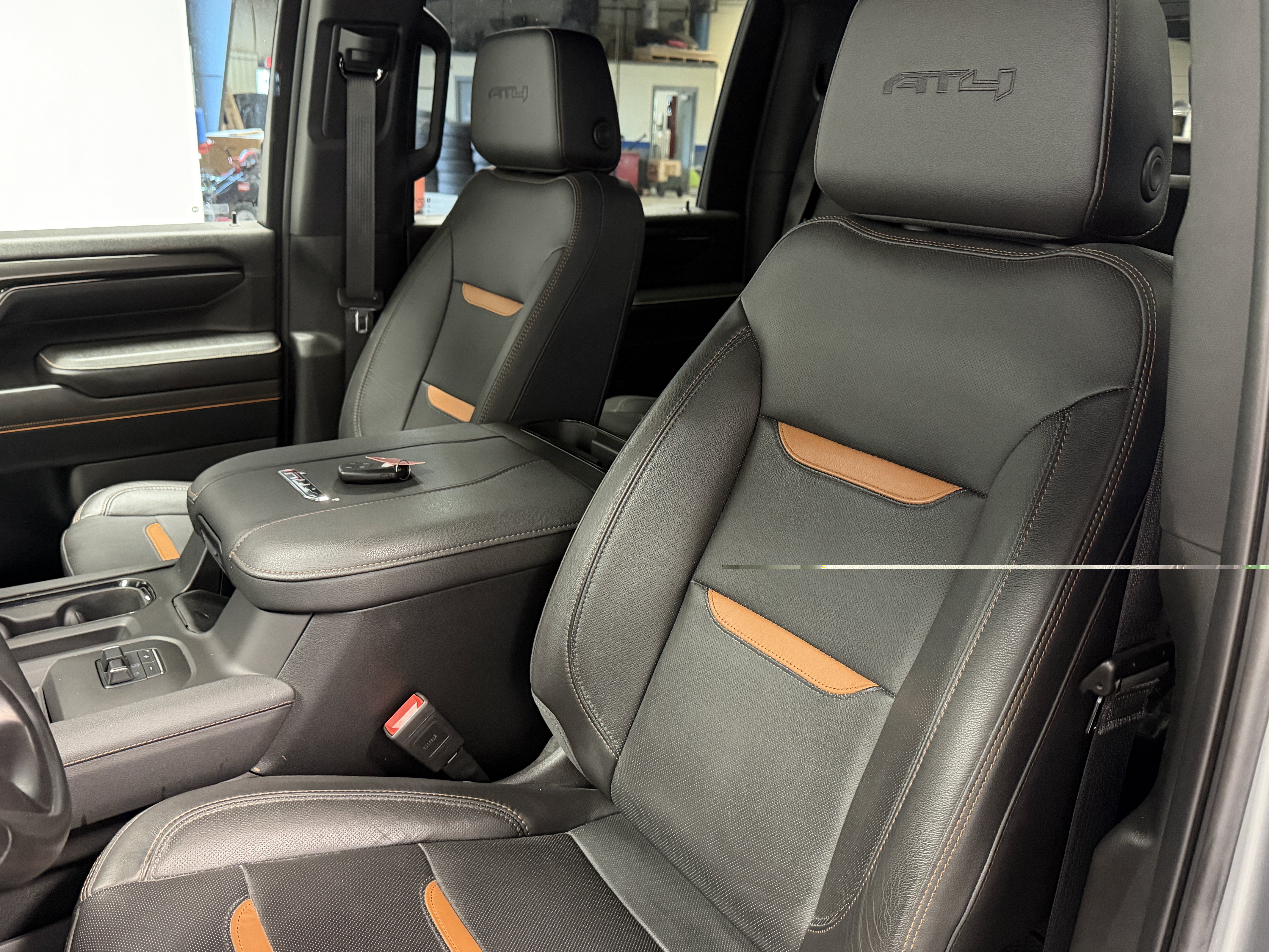 Used 2024 GMC Sierra 2500 AT4 w/ AT4 Preferred Package AWD/4WD image 19