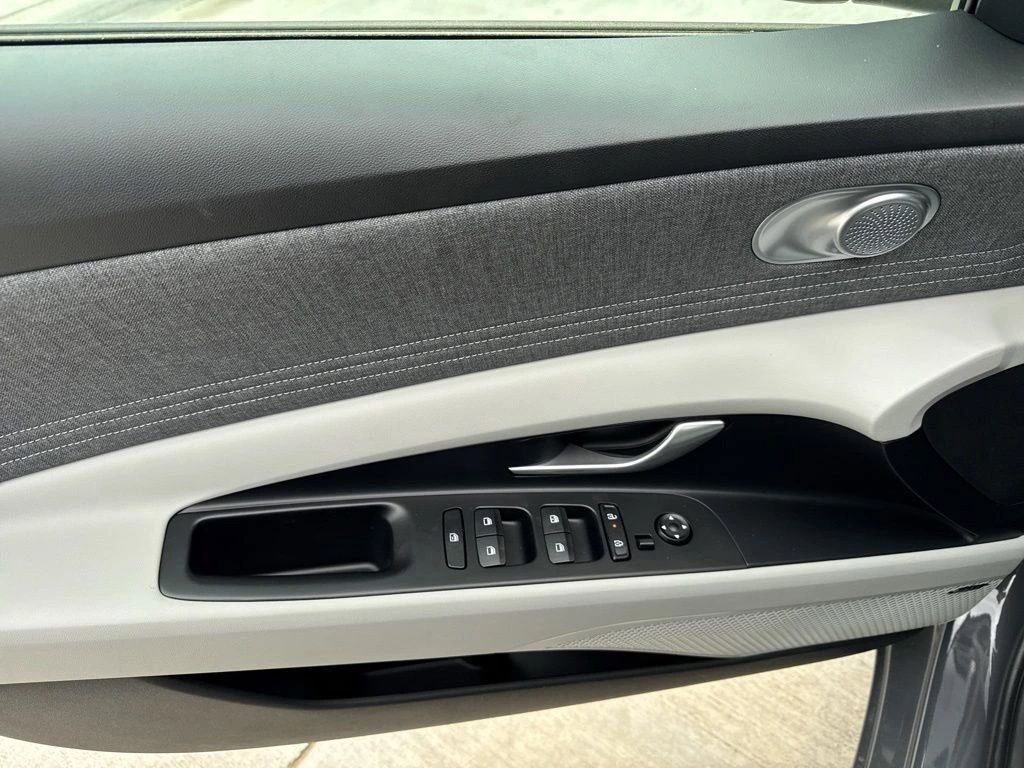 New 2026 Hyundai Elantra Limited FWD image 17