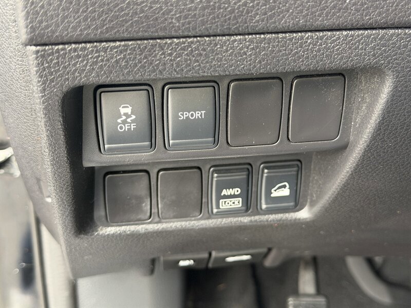 Used 2014 Nissan Rogue SV image 27