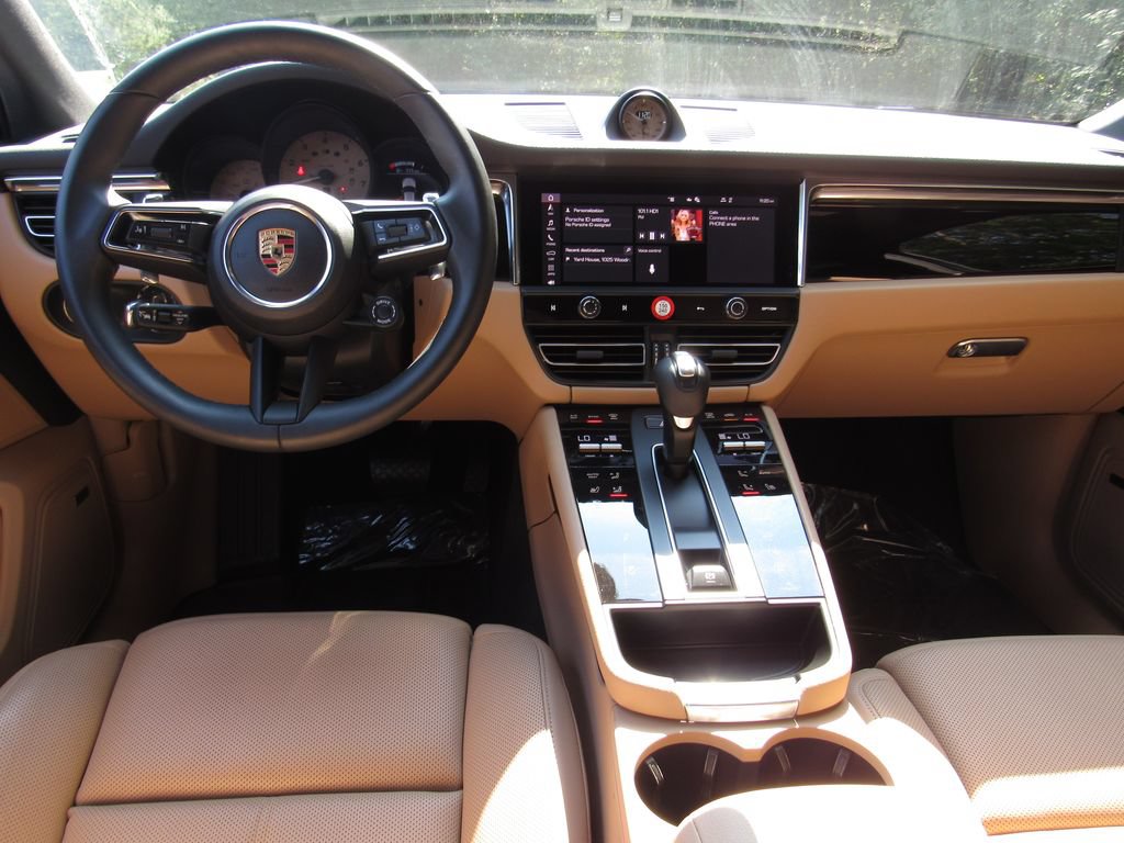 Certified 2026 Porsche Macan AWD/4WD image 16