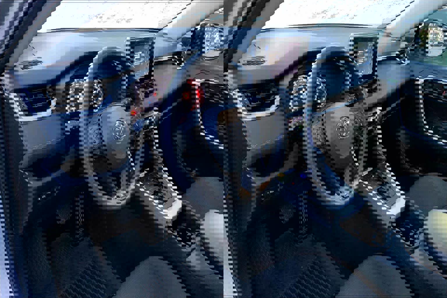 Used 2024 Toyota RAV4 LE image 17