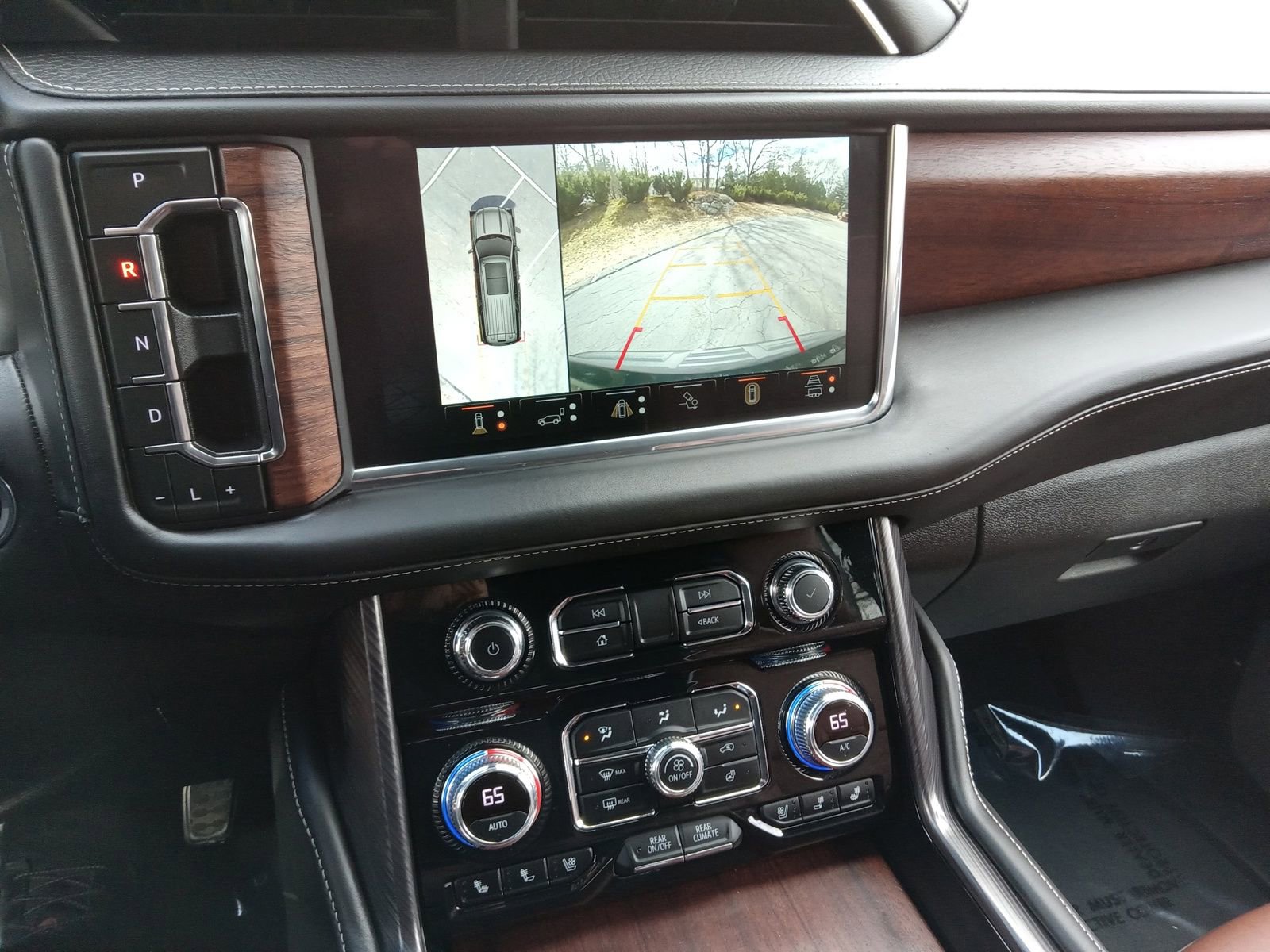 Used 2023 GMC Yukon Denali Ultimate w/ LPO, Floor Liner Package image 17