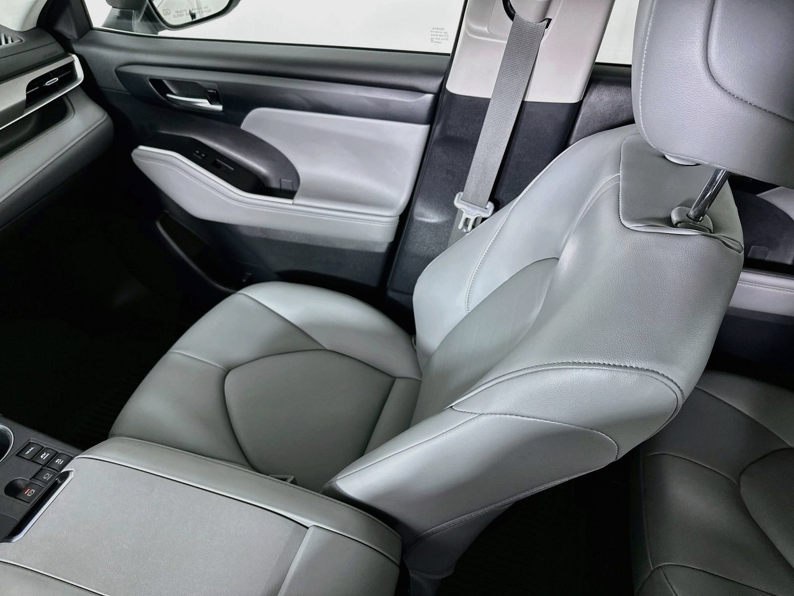 Certified 2026 Toyota Highlander XLE AWD/4WD image 24