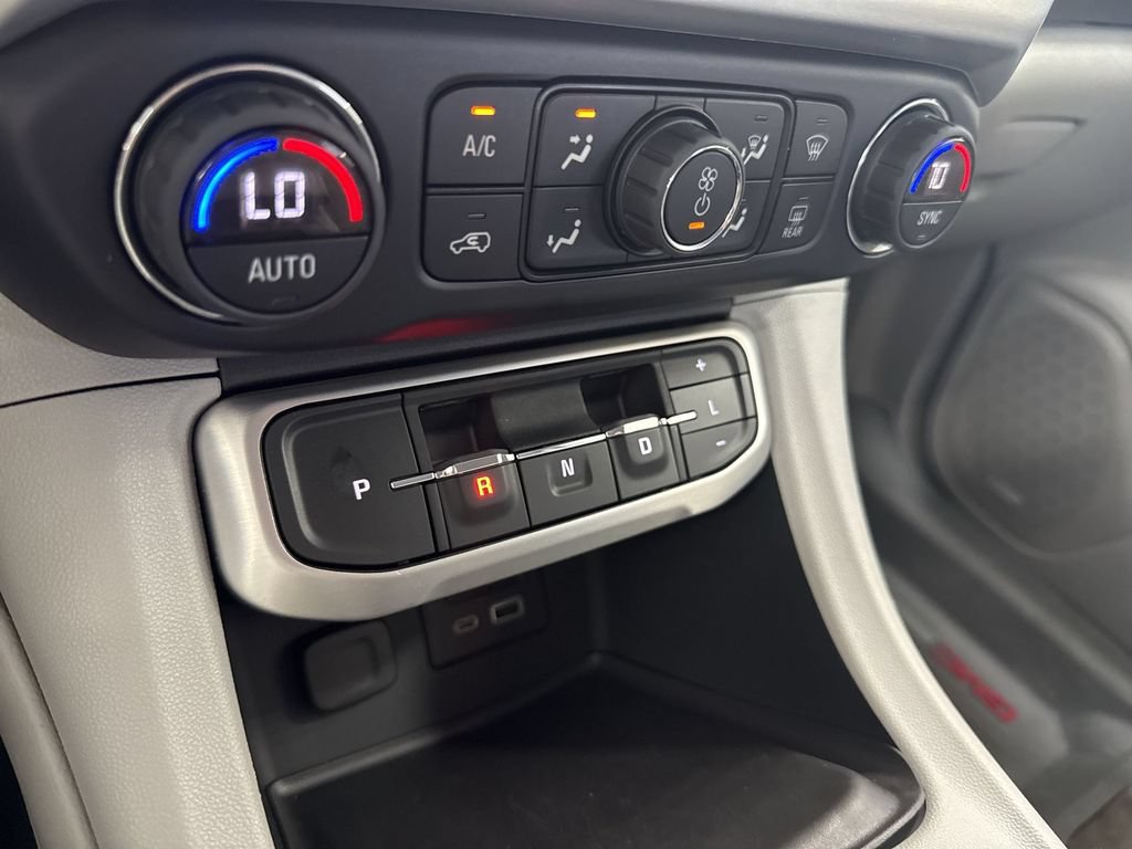 Certified 2022 GMC Acadia SLT FWD image 22