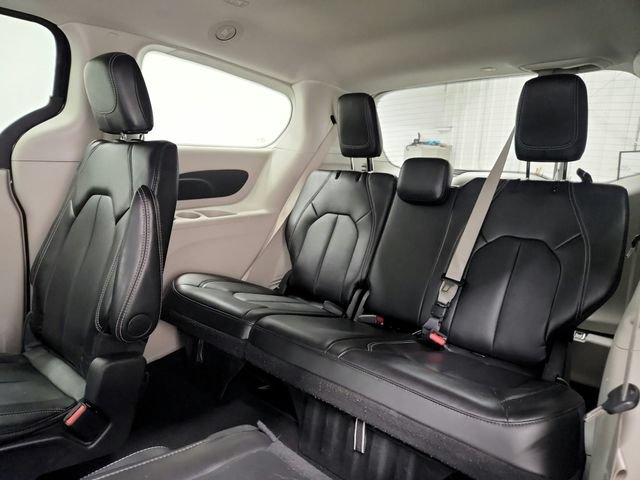 Used 2024 Chrysler Pacifica Touring-L FWD image 23