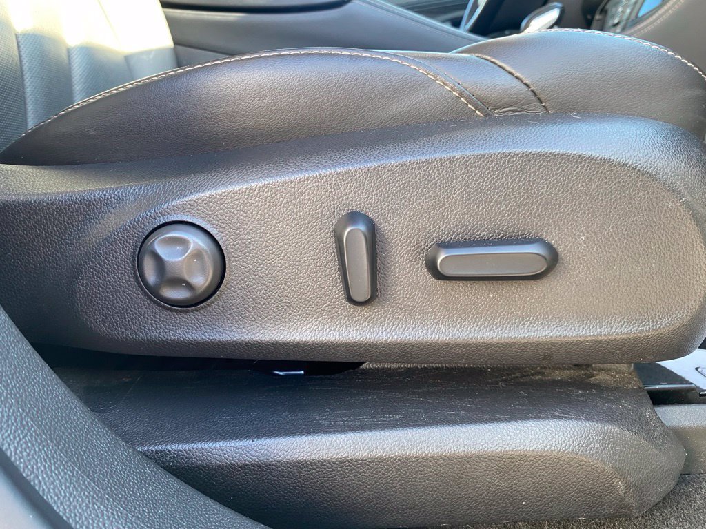Used 2018 Buick Envision Essence FWD image 41