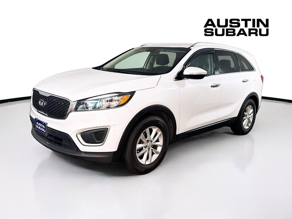 Used 2017 Kia Sorento LX w/ LX Convenience Package image 3